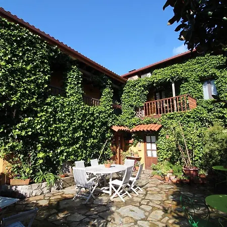 ホテル La Llosa De